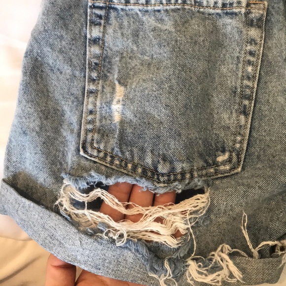 Distressed jean shorts, light wash - Picture 4 of 4